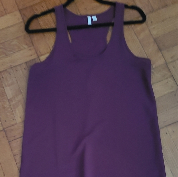 Frenchi Tops - Beautiful satiny silky dressy sleeveless top/tank Hp 🔥🔥🔥🔥